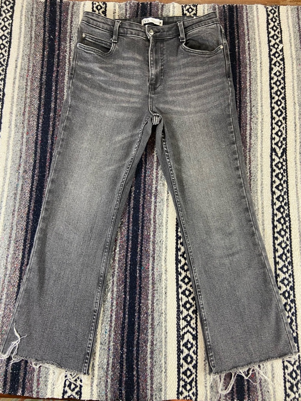 Zara Gray Cropped Flare Jeans High Rise Raw Hem Stretch Size 8 Distressed Womens